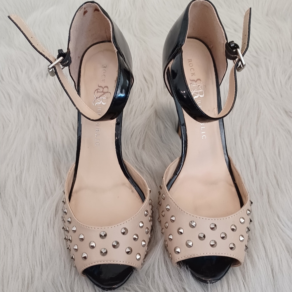 Rock & Republic Black & Tan Stud High Heel Shoes Size 9.5 - Picture 1 of 10